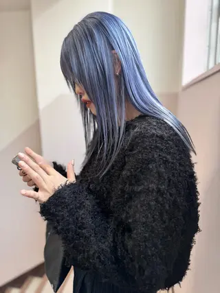 セミロング カラー オカモト ミユウ/ブリーチのヘアスタイル