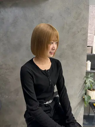 ショート カラー ヘアアレンジ ボブ/透明感ベージュ 🫧クルミ🌟のヘアスタイル