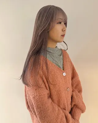 カラー RAIMA ハイトーン/ベージュのヘアスタイル