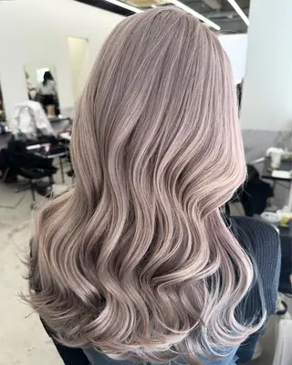 ロング カラー ヘアアレンジ GO TODAY シェアサロン 原宿本店所属・原宿ハイトーンカラー 🌼みるい🌼のヘアスタイル