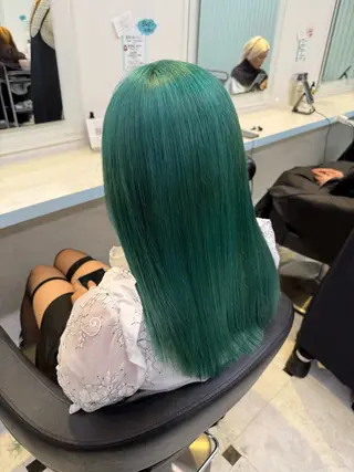 セミロング カラー ブリーチカラー 🩵MIZUKIのヘアスタイル