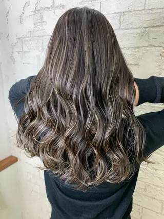 セミロング 🇺🇸ハイライト特 化美容師🇺🇸漆沢のヘアスタイル