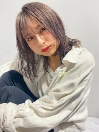 ミディアム カラー 内田 衣海のヘアスタイル