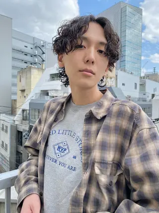 ミディアム パーマ メンズ 7Bridge所属・ハッシュカット 小西貫太のヘアスタイル