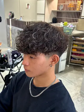 ショート カラー パーマ メンズ 渡 汐音のヘアスタイル