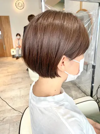 ショート esse大阪茶屋町店所属・レイヤーカット 新井田陽寿のヘアスタイル