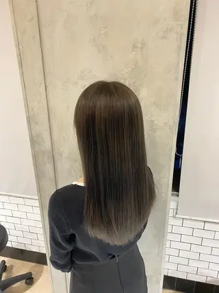 ロング ハイトーンエフェクト ブリーチいち丸のヘアスタイル