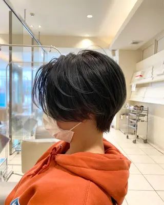 ショート カラー MODEks eau 佐藤優志のヘアスタイル