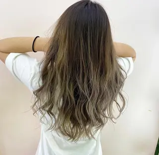 ロング アダチ コウスケのヘアスタイル