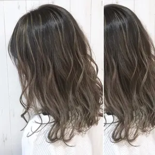 セミロング カラー JuNブリーチに 縮毛矯正するプロのヘアスタイル