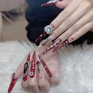 ネイル ゴテゴテネイルサロン所属・ゴテゴテ ネイルのネイルデザイン