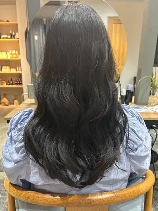カラー Mori Aimiのヘアスタイル