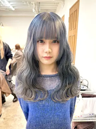 ミディアム カラー kai .のヘアスタイル