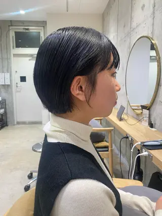 ショート fumi🪞血色感 アップ艶カラーのヘアスタイル