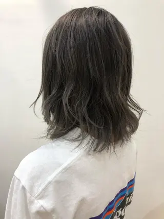 ミディアム カラー 細沼 葵のヘアスタイル