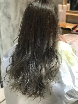 ロング カラー 小林 美央のヘアスタイル