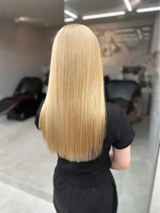 ロング カラー イウラ ショウヤのヘアスタイル