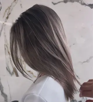 ミディアム レイヤーカット 海老原寛大のヘアスタイル