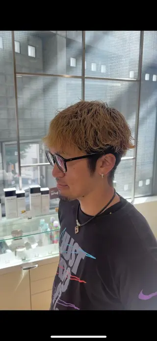 ショート パーマ ケアブリーチカラー ✨️透明感カラーのヘアスタイル