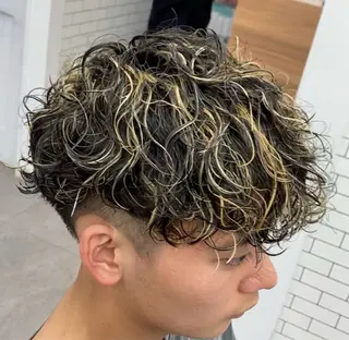 パーマ YUJIN 似合わせメンズカットのヘアスタイル