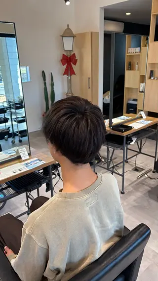 ショート カラー メンズ 滑川 吏音のヘアスタイル