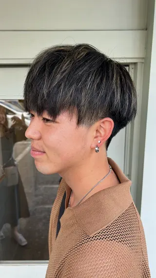 カラー メンズ アオバ / ハイトーンカラーのヘアスタイル