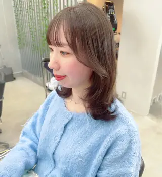 ミディアム カラー 岡野 静華のヘアスタイル