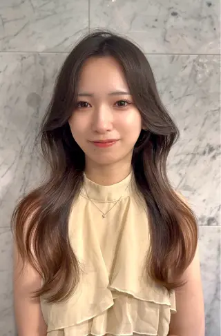 ロング WATARU/ 韓国風巻き髪のヘアスタイル