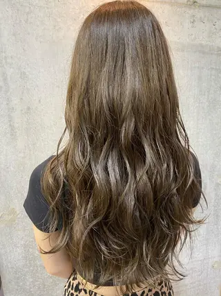 ロング カラー mina .のヘアスタイル