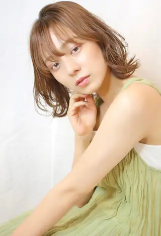 カラー 安達 葵のヘアスタイル