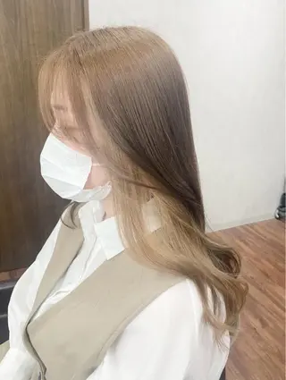 ロング カラー _White所属・ＳＨＩ ＺＵのヘアスタイル