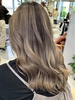 カラー Stylo所属・吉川 莉央のヘアスタイル