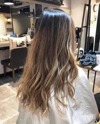 ロング salowin 原宿 aroa所属・韓国／ハッシュカット ／透明感カラー／金野のヘアスタイル