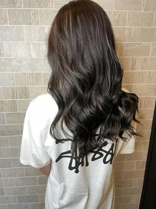 ロング ブリーチ毛矯正.髪質 改善.髪にドラマをのヘアスタイル