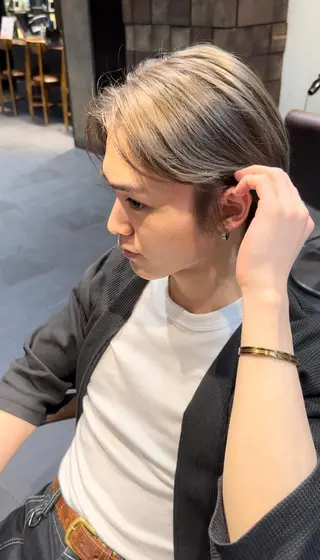 メンズ 齊藤政太 顔周り カット 透明感カラーのヘアスタイル