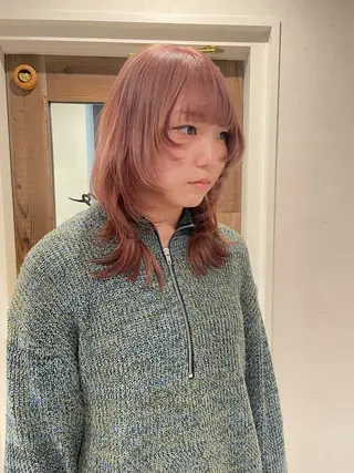 ミディアム カラー 渋谷 留菜のヘアスタイル