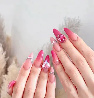 ネイル AngelChris ビューティーサロンのネイルデザイン