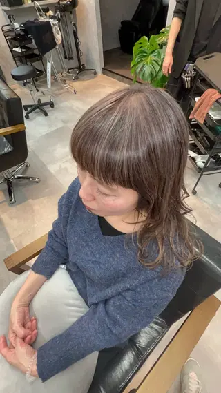 セミロング motoトップカラー リスト/ブリーチカラのヘアスタイル