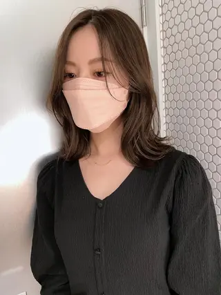 ミディアム レイヤー透明感カラー AIKAのヘアスタイル