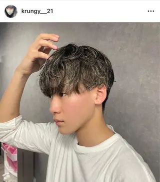 ショート カラー メンズ ili心斎橋所属・🩵韓国ハイトーン/ デザインYUZU🩵のヘアスタイル