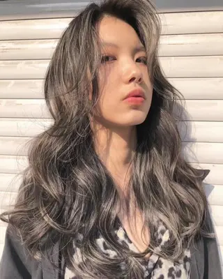 セミロング パーマ カラー u hair所属・こばやし ももこのヘアスタイル