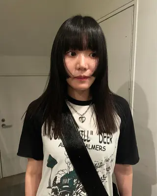 セミロング hen所属・心斎橋/レイヤー/ ブリーチ/モエのヘアスタイル