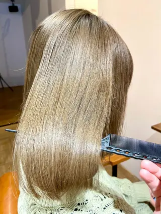 セミロング ayumi🦖/ ブリーチカラーのヘアスタイル