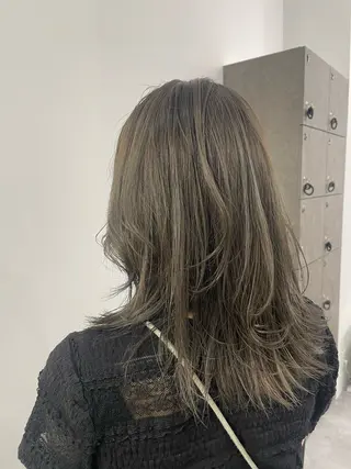 セミロング カラー ヘアアレンジ 🫧コウノ ミナ🫧のヘアスタイル
