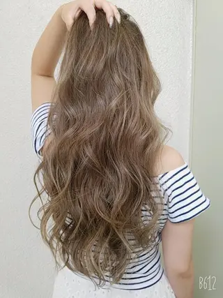 ロング カラー ✴️Siesta✴️ 透明感ヘアカラーのヘアスタイル