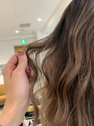 セミロング ヨシミ カズヤのヘアスタイル