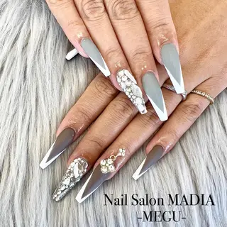ネイル MADIA藤沢所属・MADIA MEGUのネイルデザイン