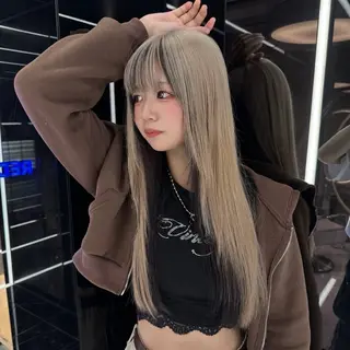 ロング カラー がわ/推し髪 /ブリーチカラーのヘアスタイル