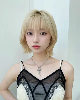 ショート カラー 💛ブリーチ&カット LEON🩶のヘアスタイル