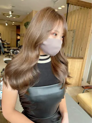セミロング 韓国レイヤー外国人風 透明感カラー髪質改善のヘアスタイル